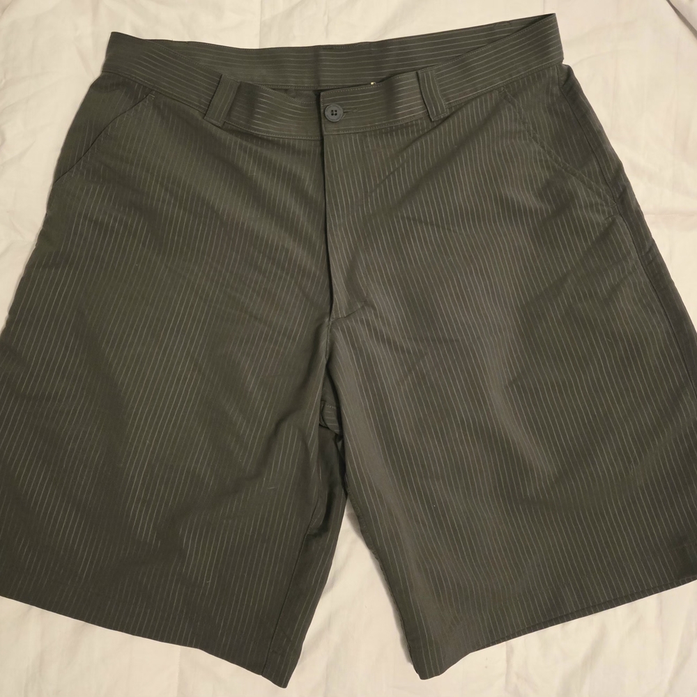 Under Armour Men’s HeatGear Match Play Golf Shorts - Green Pinstripe